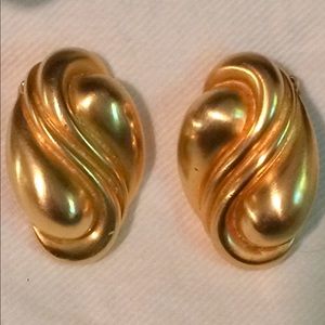Les Benard Gold Earrings